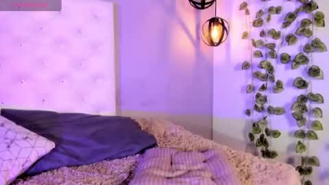 Nicolle online show from June 26, 1:26 pm
