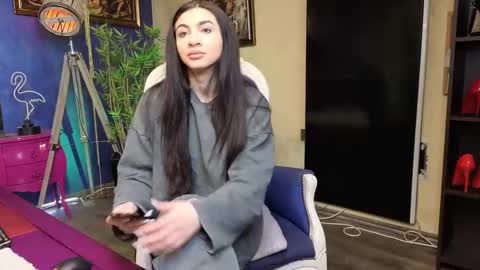 Nicolle online show from February 19, 7:28 am