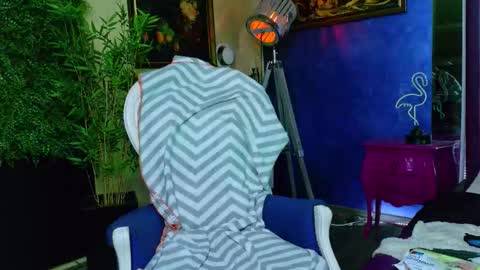 Nicolle online show from November 3, 2:07 pm