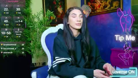 Nicolle online show from November 14, 10:47 am