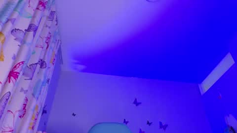 Nicolle Miley online show from May 29, 3:37 am