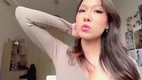 Snapshot of nievesshippey chatting on April 13, 7:36 am Hanna online show from April 13, 7:36 am