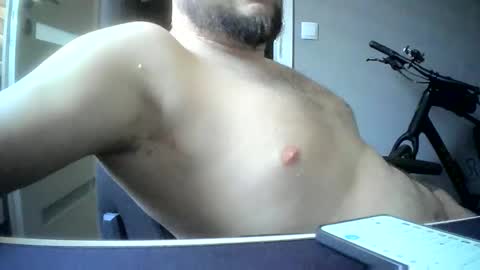 Snapshot of niewidoczny26 chatting on March 21, 10:53 am Niewidoczny online show from March 21, 10:53 am
