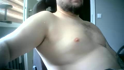 Snapshot of niewidoczny26 chatting on May 30, 2:14 pm Niewidoczny online show from May 30, 2:14 pm