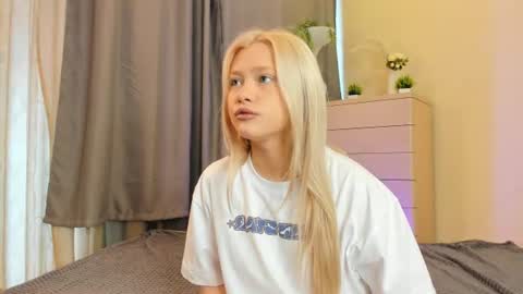 Hannah help me get 50 thumbs up online show from June 29, 5:14 am