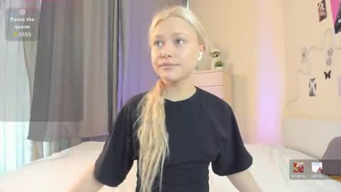 Hannah help me get 50 thumbs up online show from July 2, 5:13 am