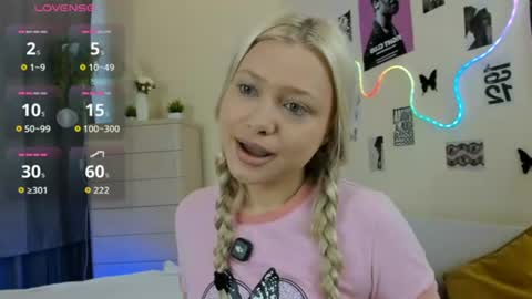 Hannah help me get 50 thumbs up online show from July 12, 5:53 am
