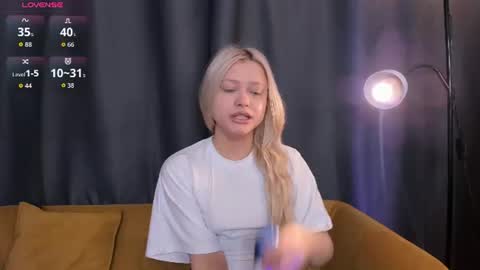 Hannah help me get 50 thumbs up online show from July 28, 5:03 am