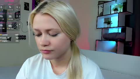 Hannah help me get 50 thumbs up online show from August 3, 9:04 am