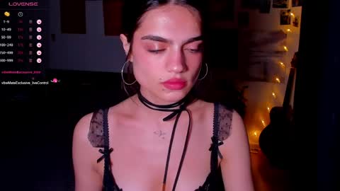 Snapshot of nightfloatt chatting on May 6, 6:46 pm Daisy online show from May 6, 6:46 pm