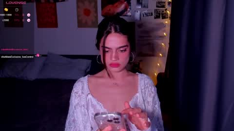 Snapshot of nightfloatt chatting on May 9, 8:58 pm Daisy online show from May 9, 8:58 pm