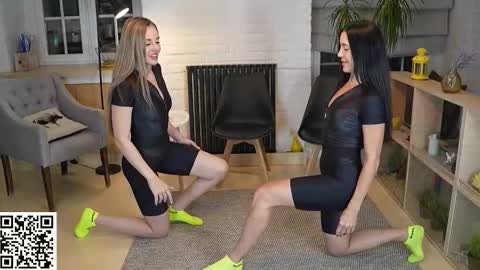 Eva and Mona online show from October 6, 6:38 pm
