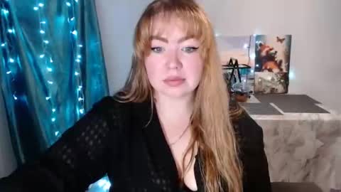 nightlaura online show from December 28, 9:30 pm