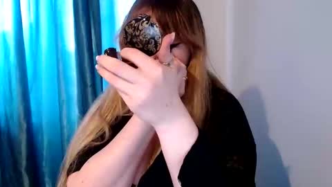 nightlaura online show from February 20, 1:19 pm
