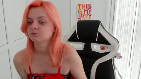 Snapshot of nightleaf_ chatting on June 4, 12:33 pm Bestie online show from June 4, 12:33 pm