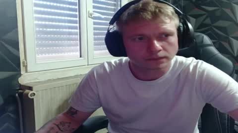 Snapshot of niglo620 chatting on May 28, 1:19 pm niglo620 online show from May 28, 1:19 pm