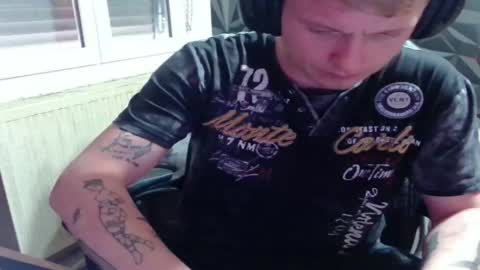 Snapshot of niglo620 chatting on June 1, 1:02 pm niglo620 online show from June 1, 1:02 pm