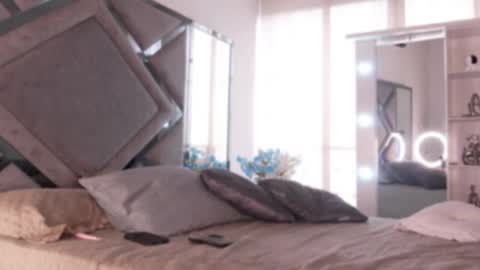 niiaa01 online show from October 21, 7:36 pm