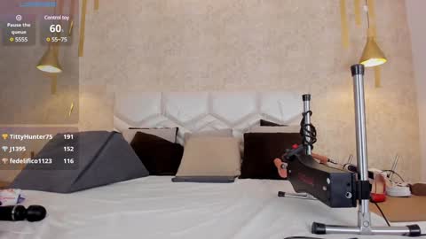 Snapshot of niiamoore_ chatting on December 31, 2:19 am NiiaMoore online show from December 31, 2:19 am