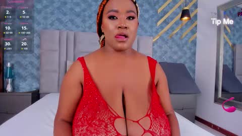 Snapshot of niiamoore_ chatting on October 9, 9:35 pm NiiaMoore online show from October 9, 9:35 pm