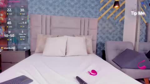 Snapshot of niiamoore_ chatting on October 16, 6:53 pm NiiaMoore online show from October 16, 6:53 pm