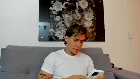 Snapshot of niickcooper chatting on June 21, 2:47 am Niick online show from June 21, 2:47 am