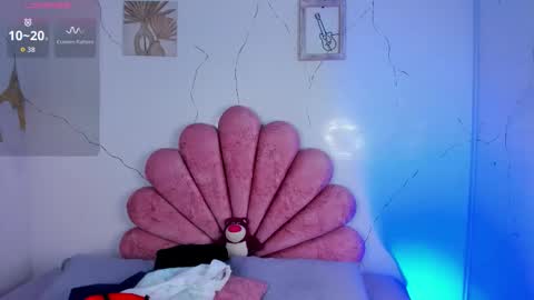 Snapshot of niickyjones chatting on February 12, 11:22 pm Anni online show from February 12, 11:22 pm