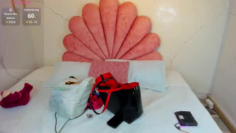 Snapshot of niickyjones chatting on February 23, 4:21 am Anni online show from February 23, 4:21 am