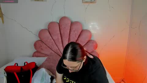 Snapshot of niickyjones chatting on February 24, 4:32 am Anni online show from February 24, 4:32 am