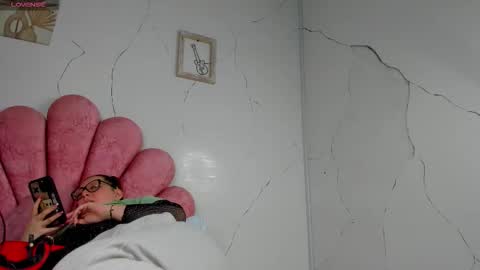 Snapshot of niickyjones chatting on February 28, 4:57 am Anni online show from February 28, 4:57 am