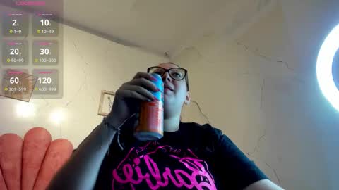 Snapshot of niickyjones chatting on March 17, 4:28 am Anni online show from March 17, 4:28 am