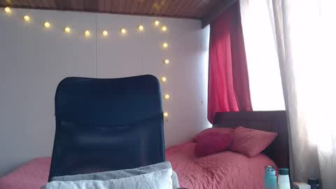 Niina Jones online show from January 8, 3:17 pm