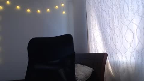 Niina Jones online show from January 18, 6:10 pm