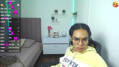          online show from December 17, 3:17 pm