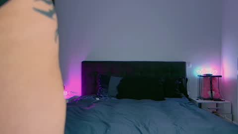 Niinarosee online show from December 7, 11:12 pm