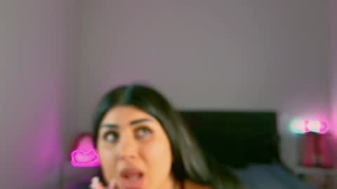 Niinarosee online show from December 8, 2:18 am