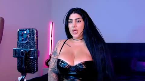 Niinarosee online show from August 3, 7:06 pm
