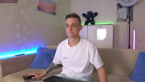Snapshot of nika_niki chatting on March 2, 7:12 pm Nika and Niki online show from March 2, 7:12 pm
