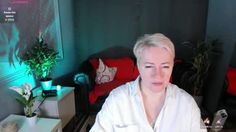 Snapshot of nika_smit chatting on February 7, 5:33 am Nika online show from February 7, 5:33 am
