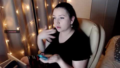 nikaking22 online show from December 19, 5:09 pm