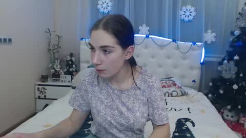 nikastarkk online show from December 1, 7:47 pm