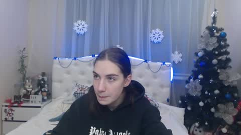 nikastarkk online show from December 8, 7:22 pm