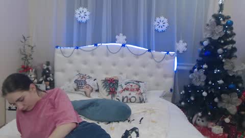 nikastarkk online show from December 10, 1:43 am