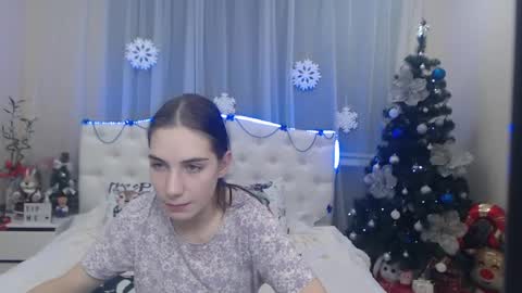 nikastarkk online show from December 11, 7:25 pm