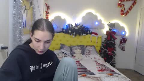 nikastarkk online show from December 13, 3:16 am