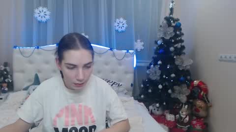 nikastarkk online show from December 13, 8:37 pm