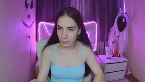 nikastarkk online show from October 14, 6:25 am