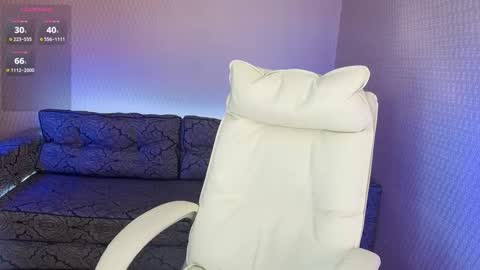 Snapshot of nikastill_ chatting on September 18, 7:10 am NikaStill online show from September 18, 7:10 am