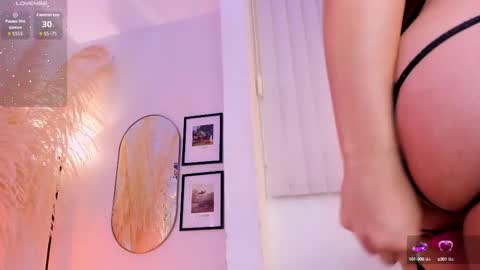 Snapshot of nikavelvet chatting on October 12, 1:15 am NIKA online show from October 12, 1:15 am