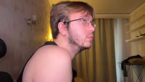 Snapshot of nikceline chatting on October 31, 6:47 am Celine online show from October 31, 6:47 am